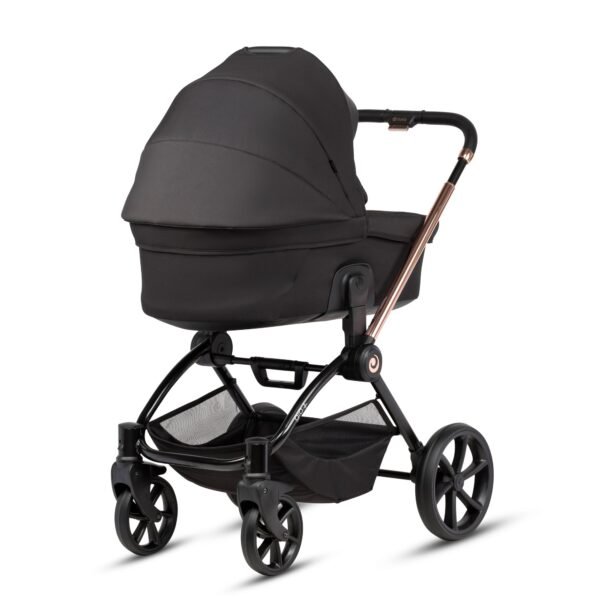 Juodas Tutis Gio+ kūdikių vežimėlis su lopšiu, dideliais ratais ir metaliniu rėmu