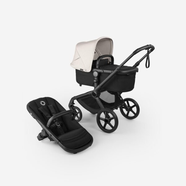 stroller-sets-bugaboo-black-heritage-black-bugaboo-fox-5-renew-stroller-black-heritage-black-misty-white-135864-98553.jpg Bugaboo juodas kūdikių vežimėlis su baltu lopšiu ir juoda automobiline kėdute, sportinė dalis priekije