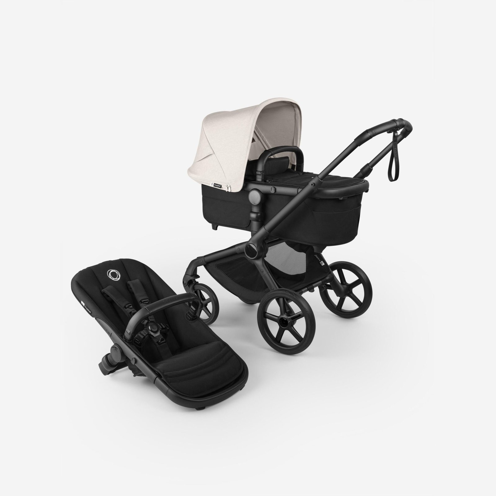 Bugaboo juodas kūdikių vežimėlis su baltu lopšiu ir juoda automobiline kėdute, sportinė dalis priekije