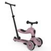 Rozā Scoot and Ride Highwaykick 1 skrejritenis ar stūmējrokturi un trim riteņiem