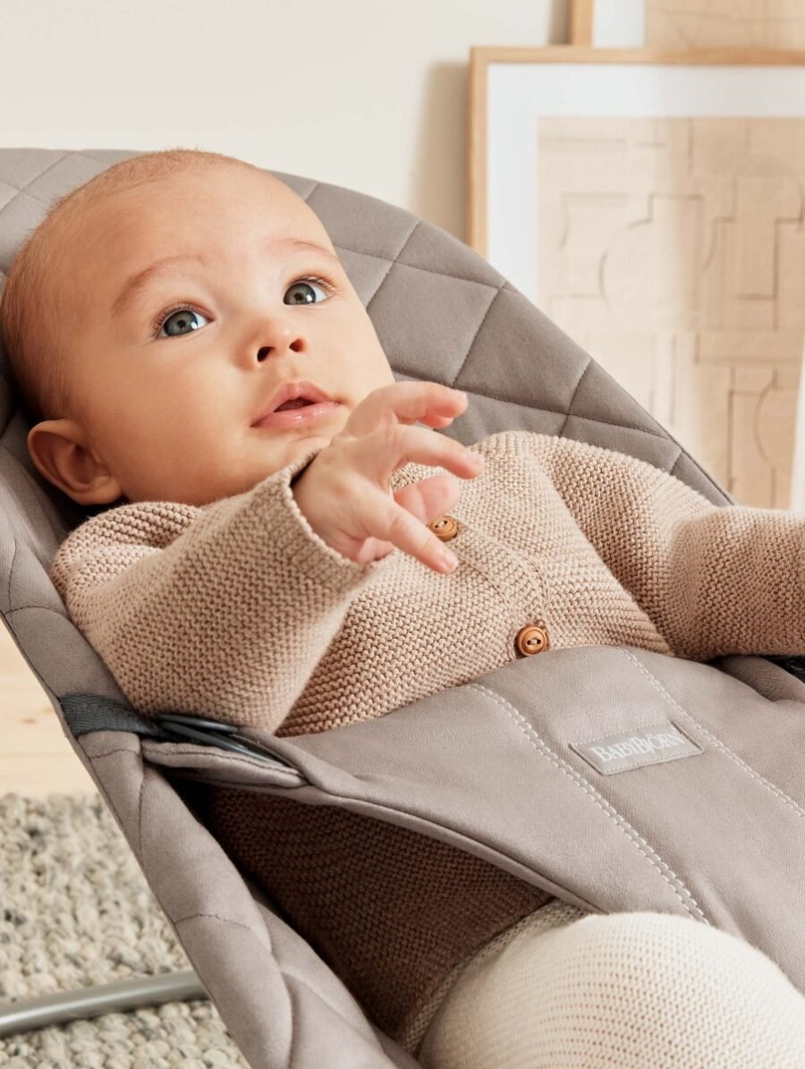 BabyBjörn Bliss šūpuļkrēsls – Sand Grey Woven Classic Quilt – foto 3