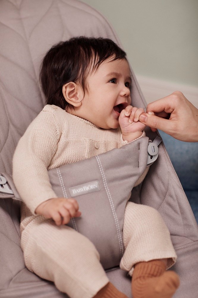 BabyBjörn Bliss šūpuļkrēsls – Sand Grey Woven Petal Quilt – foto 2
