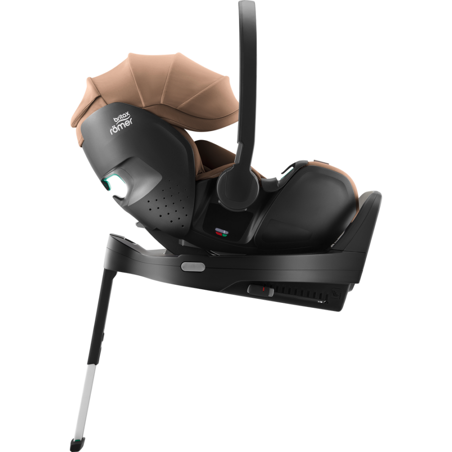 Britax Römer Baby Safe Pro autokrēsliņš ar kulbu un bāzi, melns un brūns, redzams slīps stāvoklis