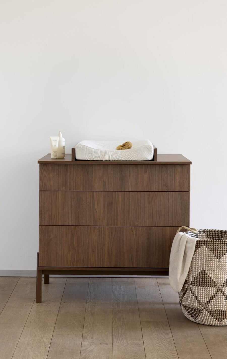Quax komodes pārtinamā galda virsma Ashi (Chestnut) – foto 6