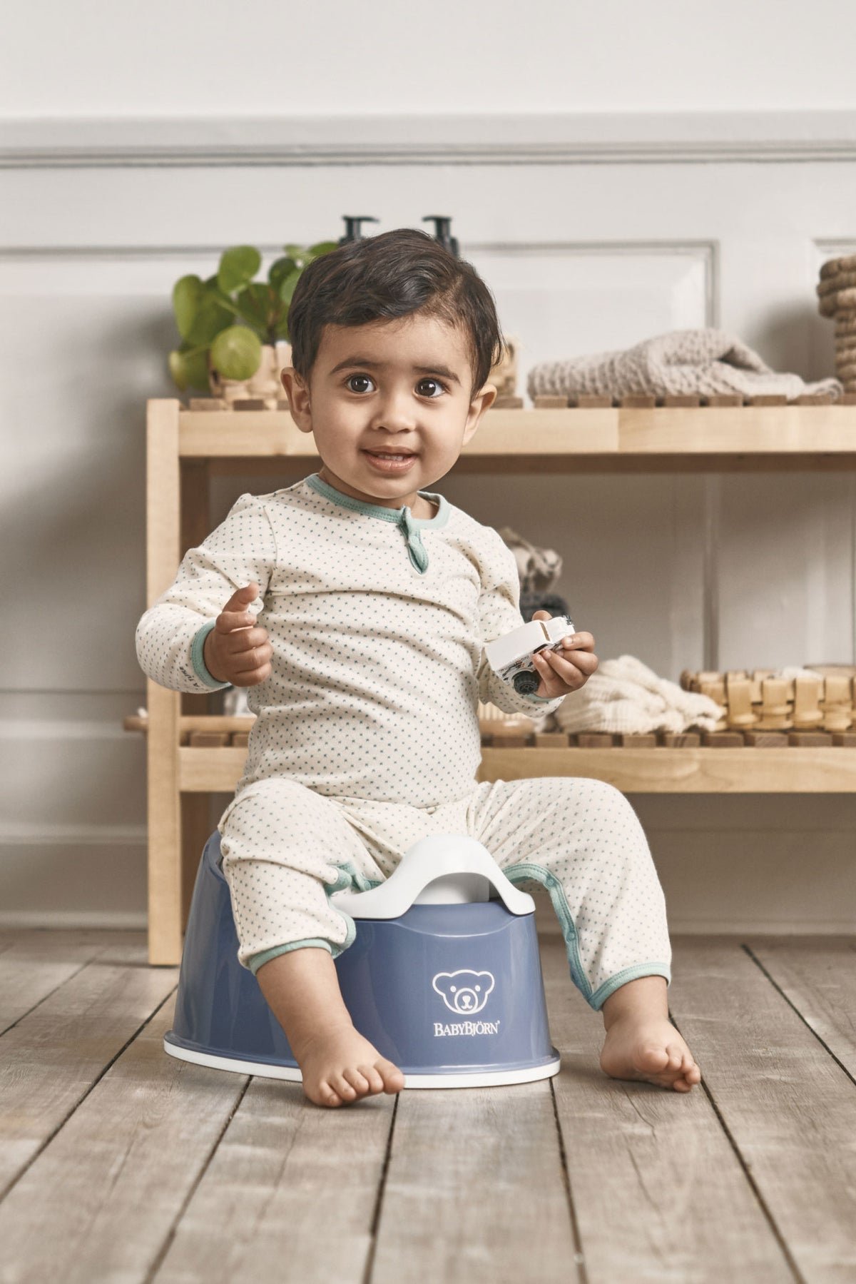 BabyBjörn Smart Potty podiņš – Deep Blue/White – 2