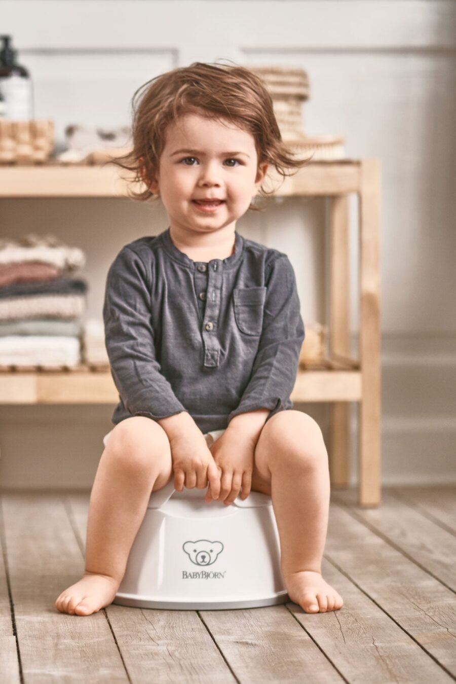 BabyBjörn Smart Potty podiņš – White/Grey – 3