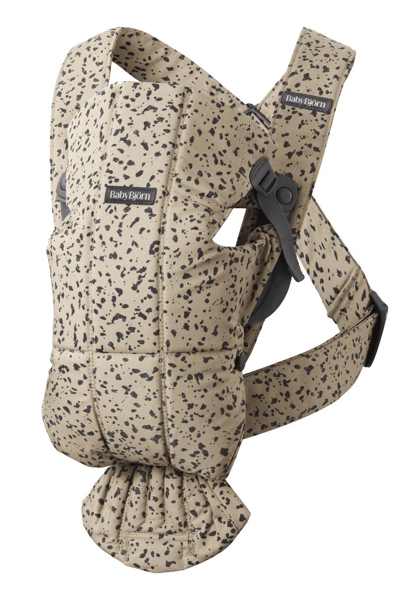 babybjorn_mini_kandekott_beige-dark_grey_woven_021038.jpg BabyBjörn Mini Woven ķengursoma Beige-Dark Grey