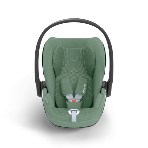 Zaļš Cybex Cloud T i-Size autokrēsliņš ar drošības jostām un rokturi pārnēsāšanai