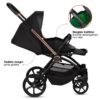 Melni bērnu ratiņi ar pilnīgi guļamu kulbu un no vēja sargājošām sānu malām