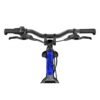 WOOM EXPLORE 4 bērnu velosipēds, Magnetic Blue, ar melnu stūri un bremžu rokturiem pie priekšas￼