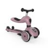 Rozā Scoot and Ride Highwaykick 1 skrejritenis ar stūmējrokturi un trim riteņiem