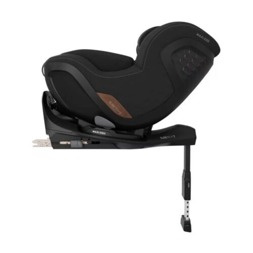 Melns Maxi-Cosi autokrēsliņš ar Isofix bāzi un balstu kāju iekš attēla kambaru