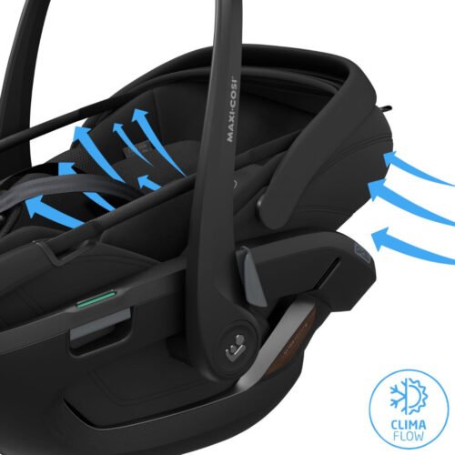 Melns Maxi-Cosi autokrēsliņš ar ventilācijas atverēm un Clima Flow marķējumu
