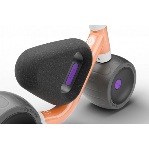 WOOM WOW balansa velosipēds Pop Peach ar melnu sēdekli un pelēkiem riteņiem ties