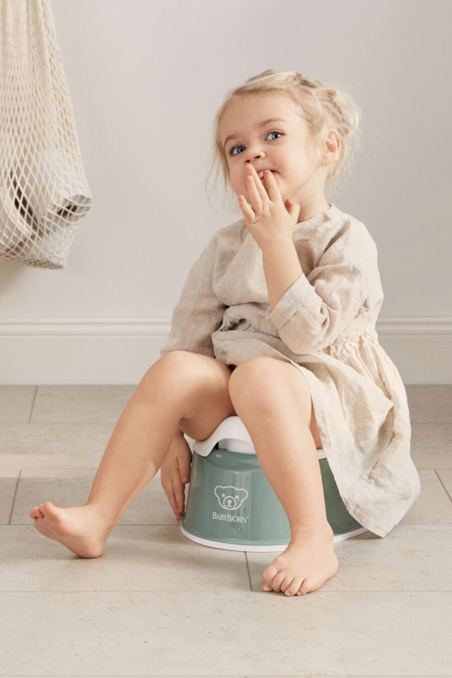 BabyBjörn Smart Potty podiņš – Deep Green/White – 3