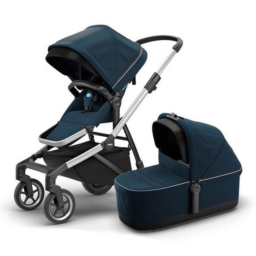 thule-sleek-bassinet-bundle-navy-blue-1.jpg Thule tumši zilā kulba ar kapuci un ratiņu rāmi